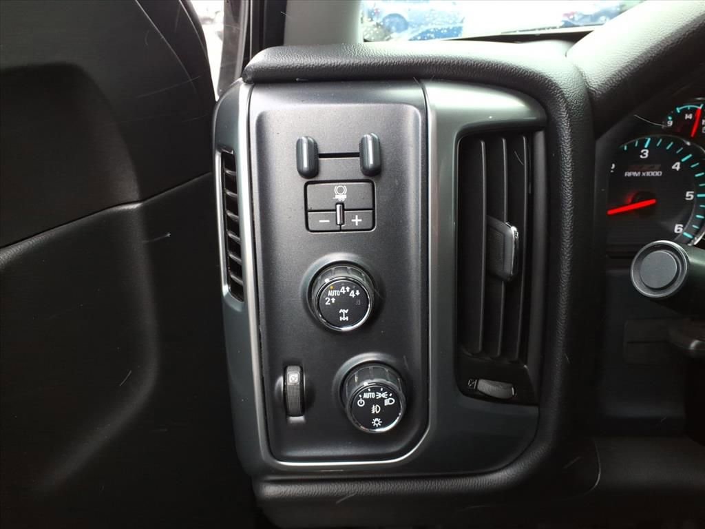 Used 2017 Chevrolet Silverado 1500 LT w/ Midnight Edition image 17