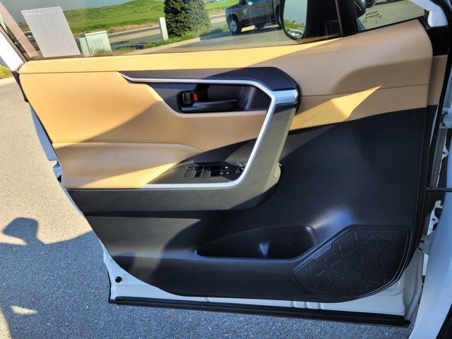 Used 2022 Toyota RAV4 LE image 27