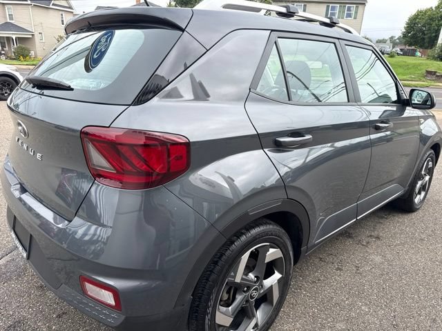 Used 2024 Hyundai Venue Limited FWD image 6