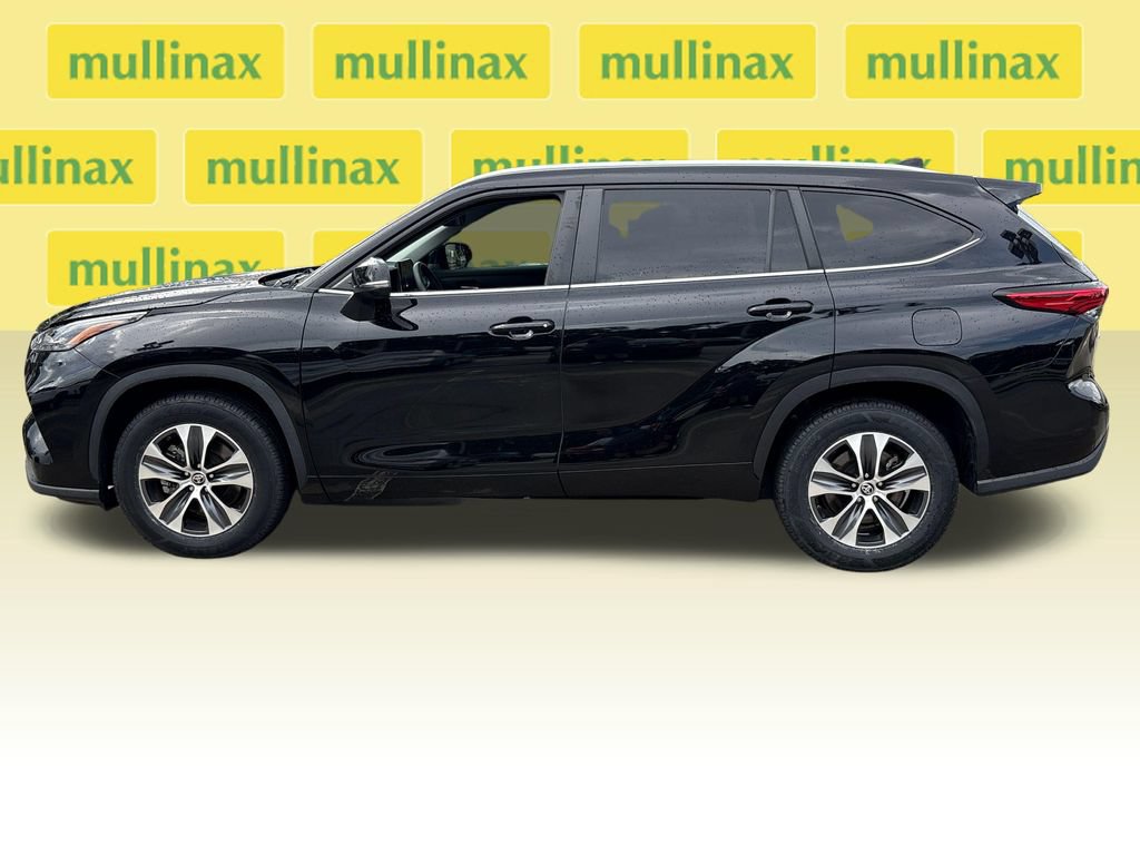 Used 2023 Toyota Highlander XLE FWD image 11