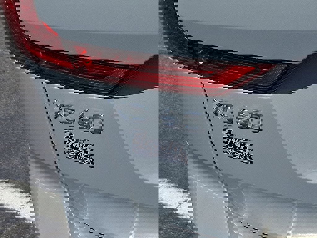 Used 2024 Volvo XC60 B5 Plus w/ Protection Package Premier AWD/4WD image 30