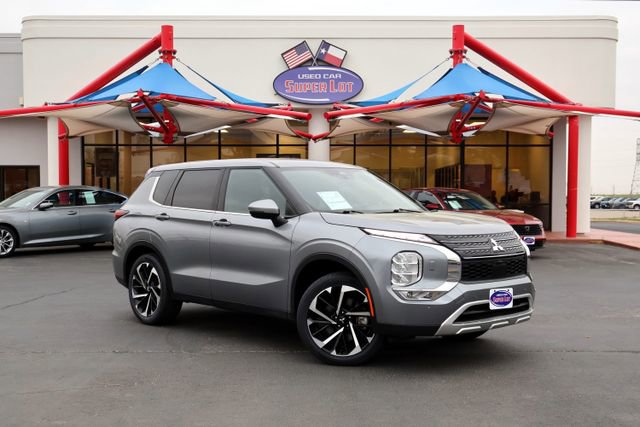 Used 2024 Mitsubishi Outlander SE image 1