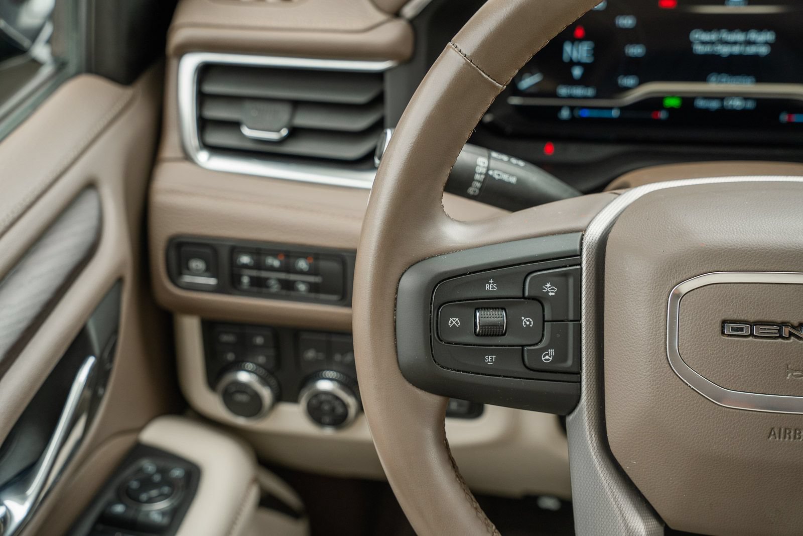 Used 2024 GMC Yukon Denali w/ Max Trailering Package AWD/4WD image 40