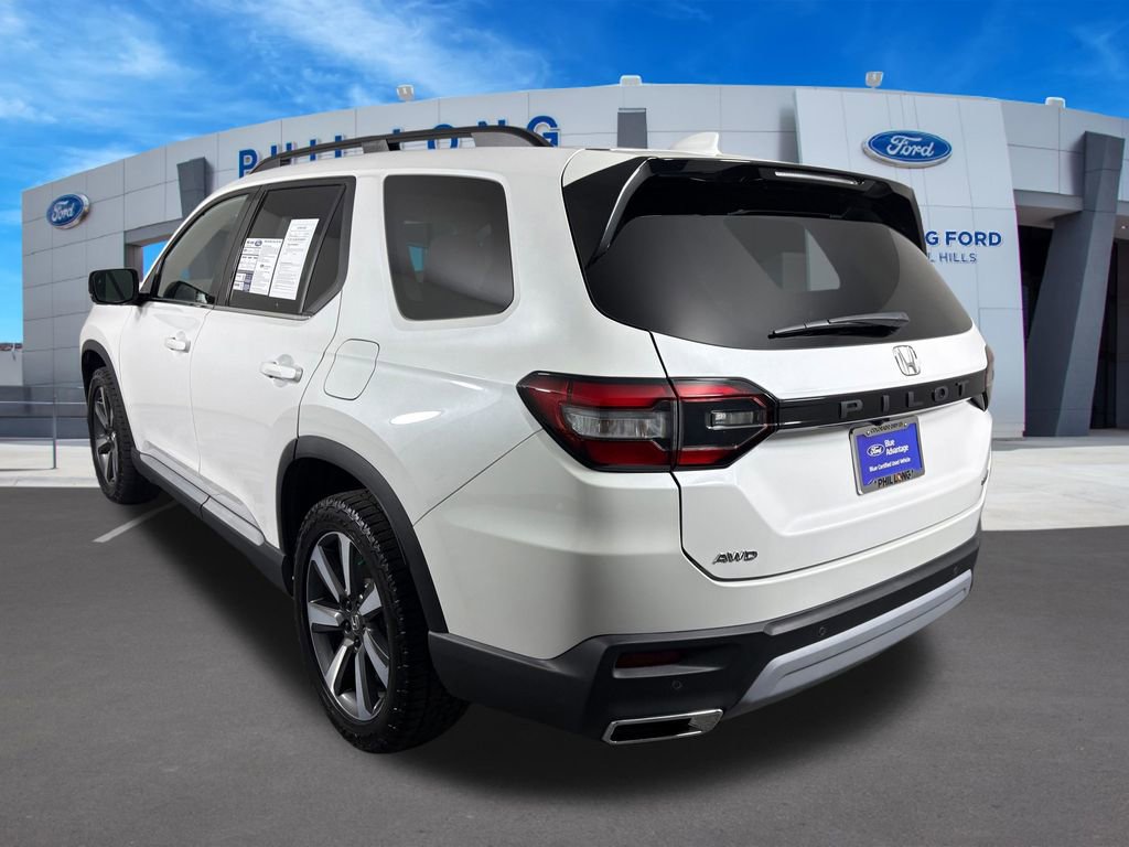 Used 2024 Honda Pilot Touring image 3