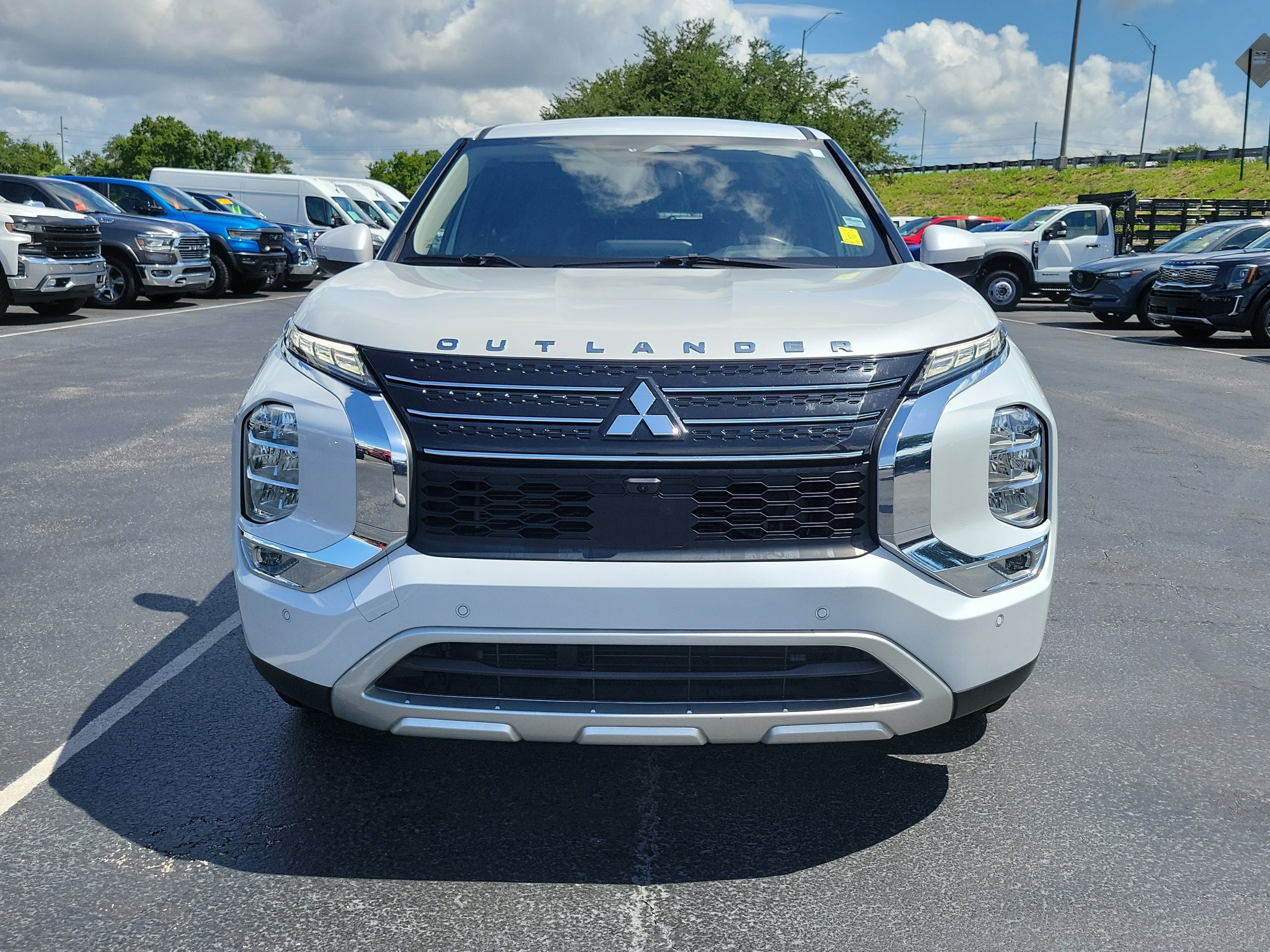 Used 2024 Mitsubishi Outlander SE FWD video 2