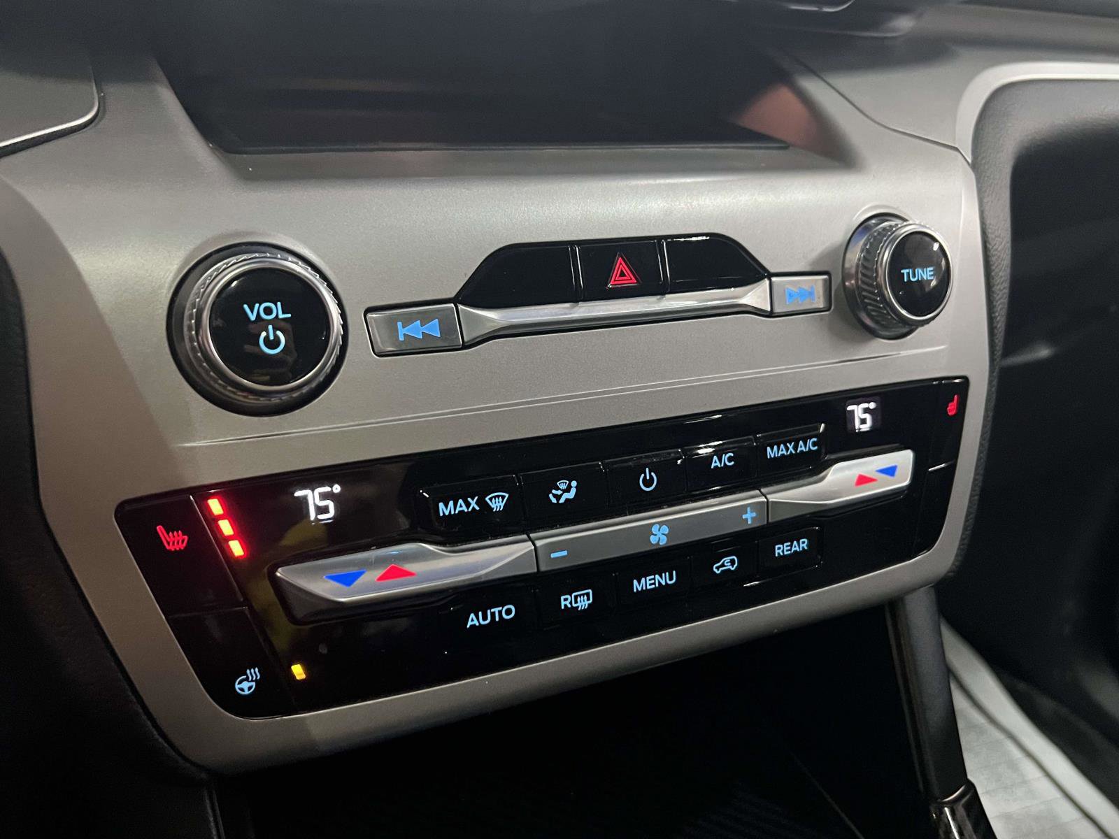 Certified 2021 Ford Explorer XLT w/ Equipment Group 202A image 32