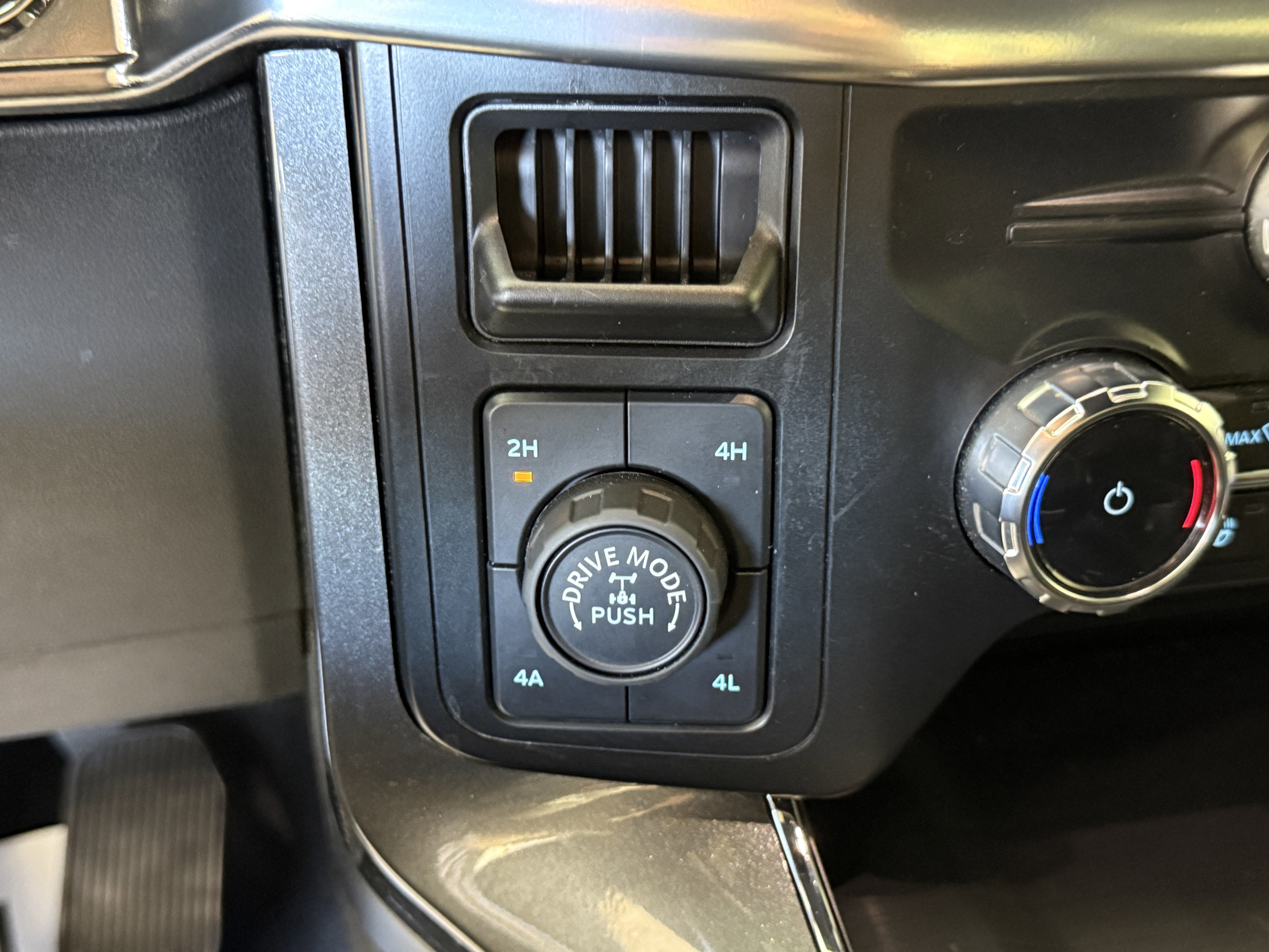 Certified 2023 Ford F150 Lariat image 23