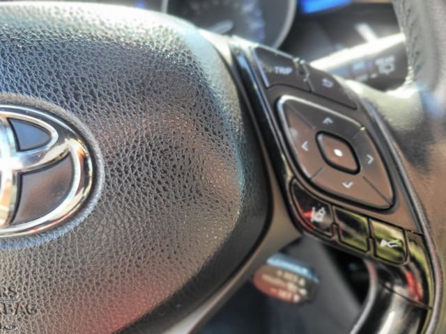 Used 2020 Toyota C-HR XLE image 23