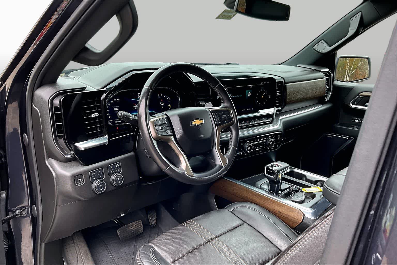 Used 2023 Chevrolet Silverado 1500 High Country w/ Z71 Off-Road Package AWD/4WD image 18