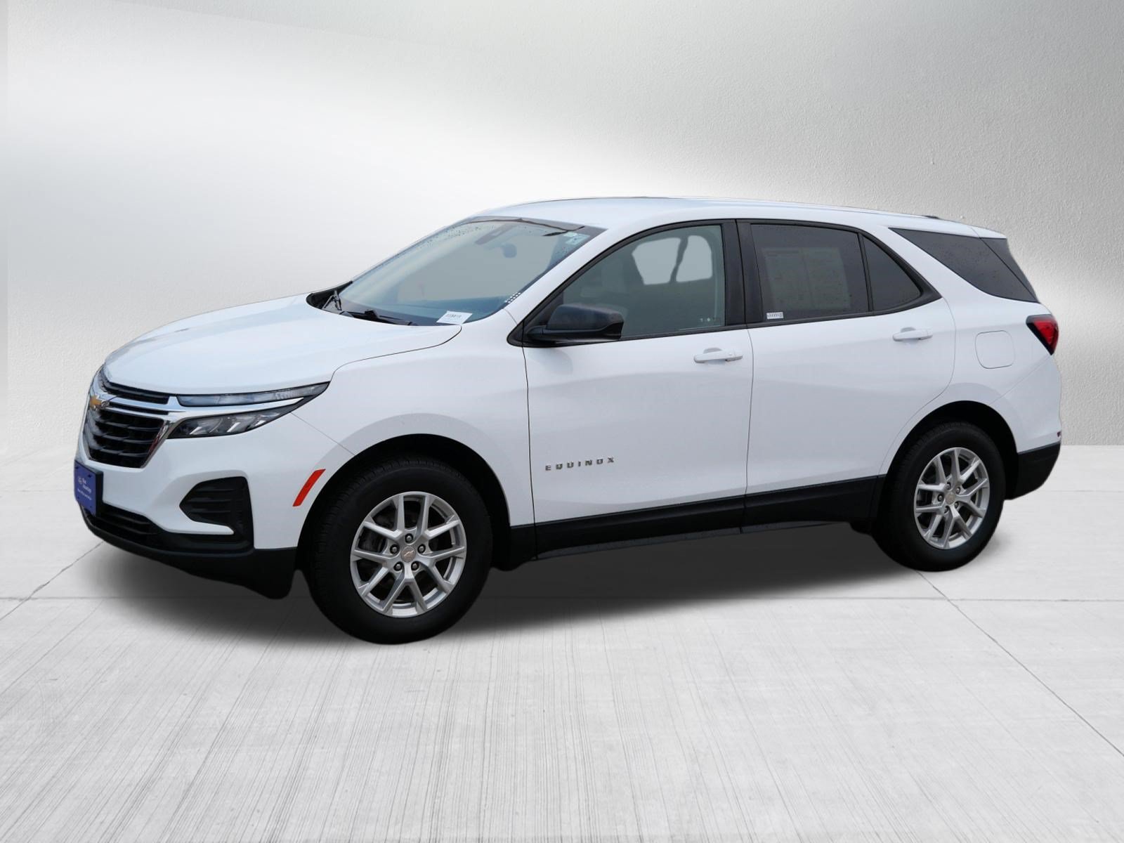 Used 2023 Chevrolet Equinox LS w/ LS Convenience Package AWD/4WD image 3