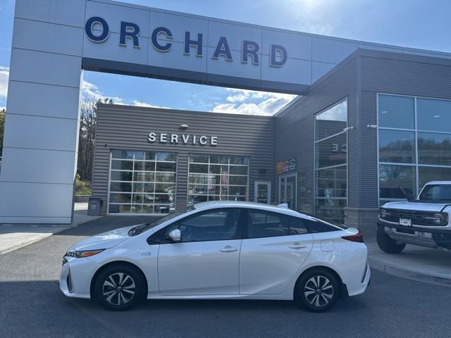 Used 2018 Toyota Prius Prime Premium FWD image 2