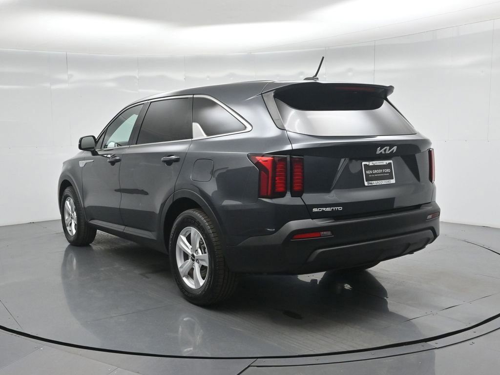 Used 2023 Kia Sorento LX image 20