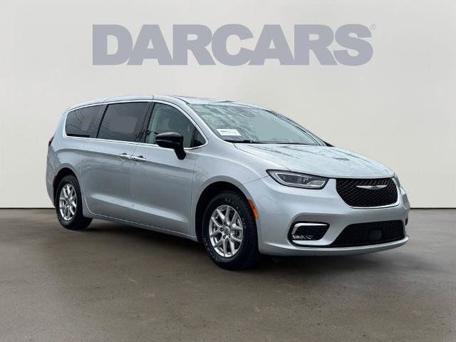 Used 2024 Chrysler Pacifica Touring-L FWD image 1