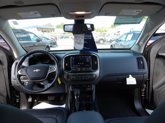 Used 2022 Chevrolet Colorado Z71 AWD/4WD image 17