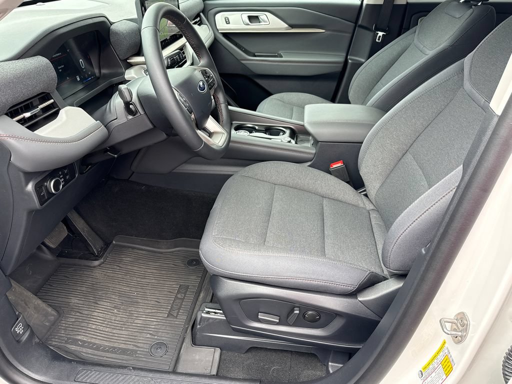 Certified 2026 Ford Explorer Active RWD image 9