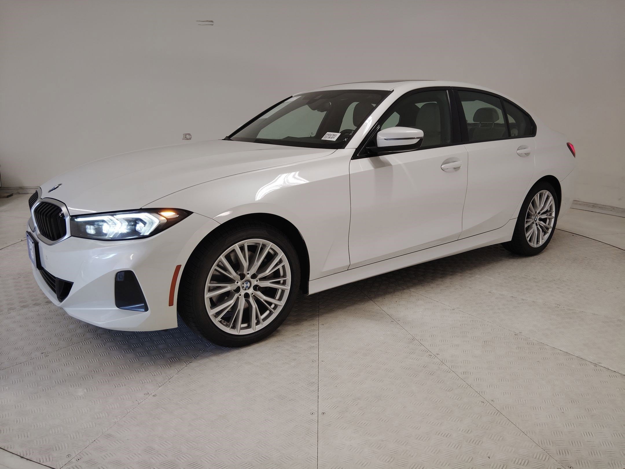 Used 2023 BMW 330i Sedan w/ Premium Package image 3