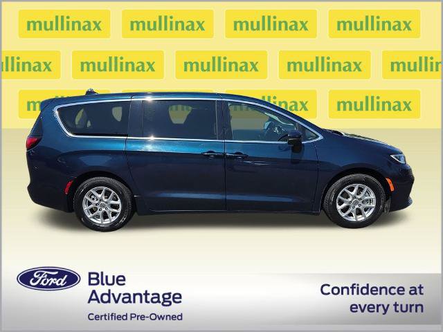 Used 2023 Chrysler Pacifica Touring-L FWD video 2