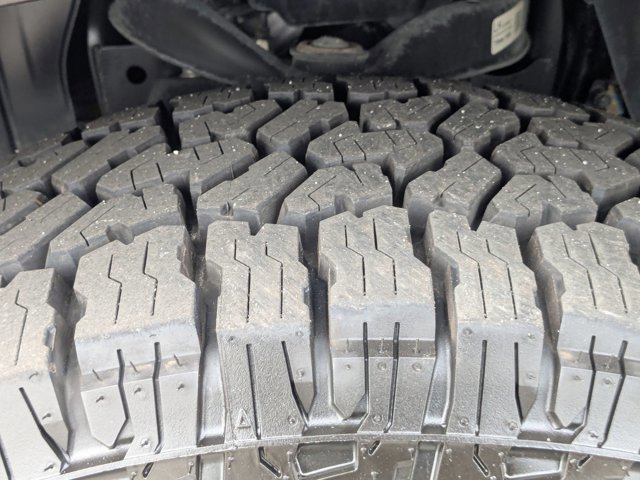 Used 2021 Nissan Titan PRO-4X w/ Pro-4x Convenience Package image 12