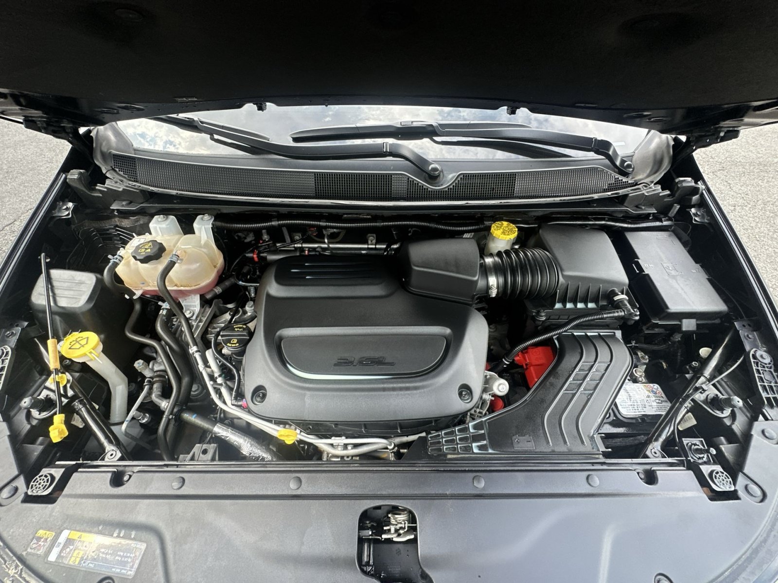 Used 2024 Chrysler Pacifica Touring-L FWD image 29