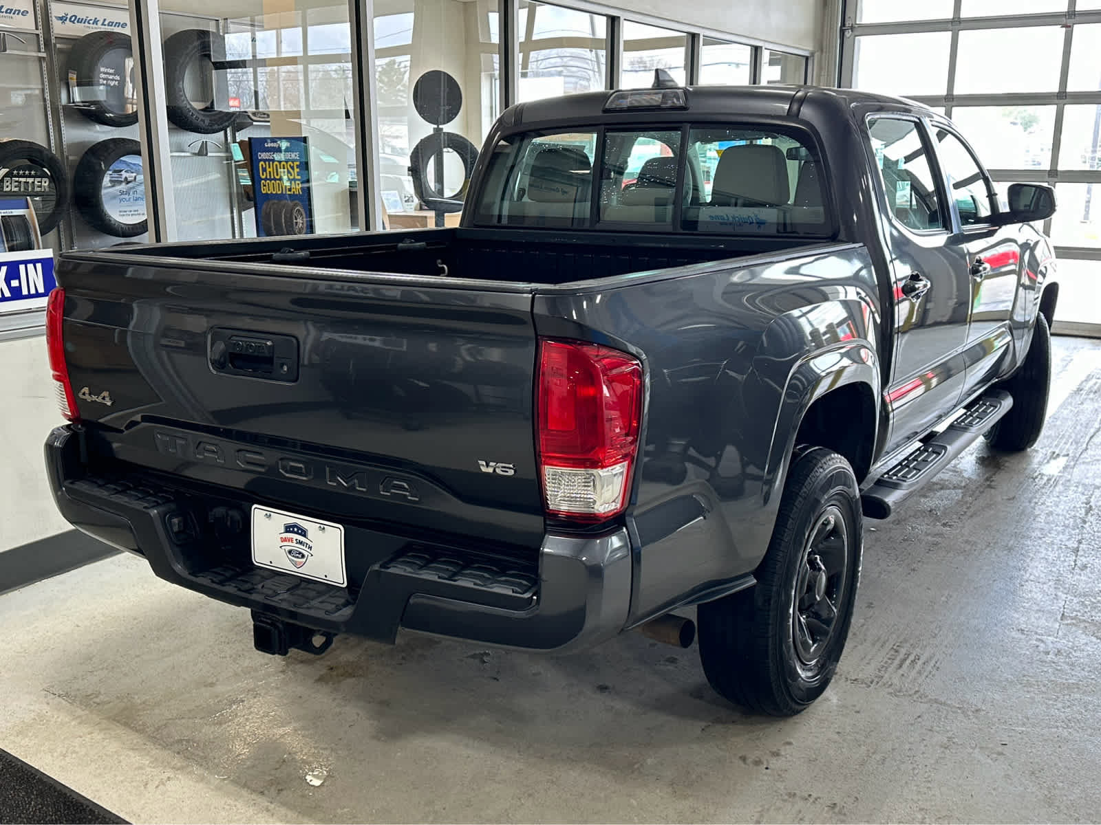 Used 2017 Toyota Tacoma SR w/ Tow Package image 8