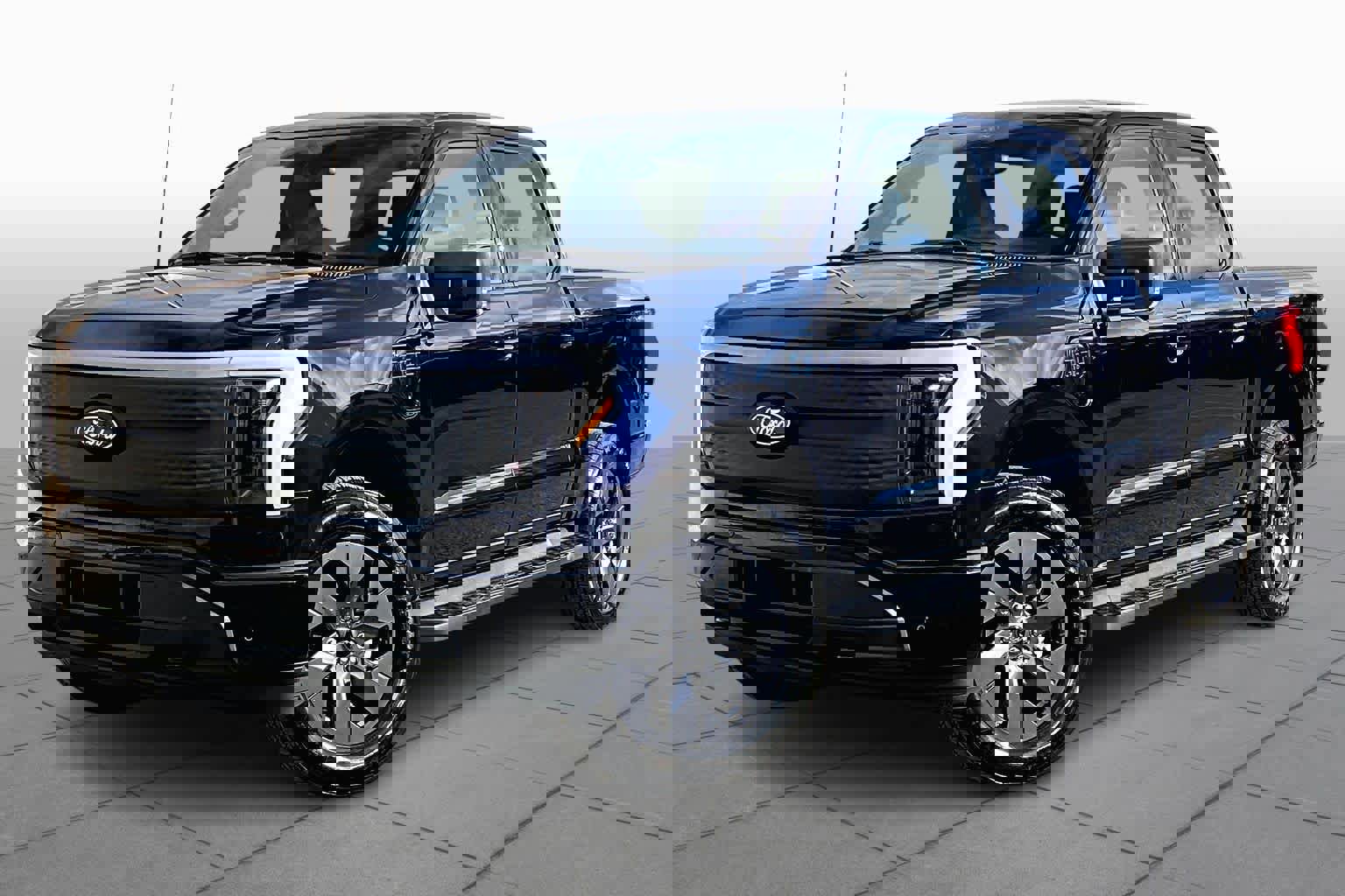 Certified 2025 Ford F150 Lightning Flash w/ Max Trailer Tow Package image 9