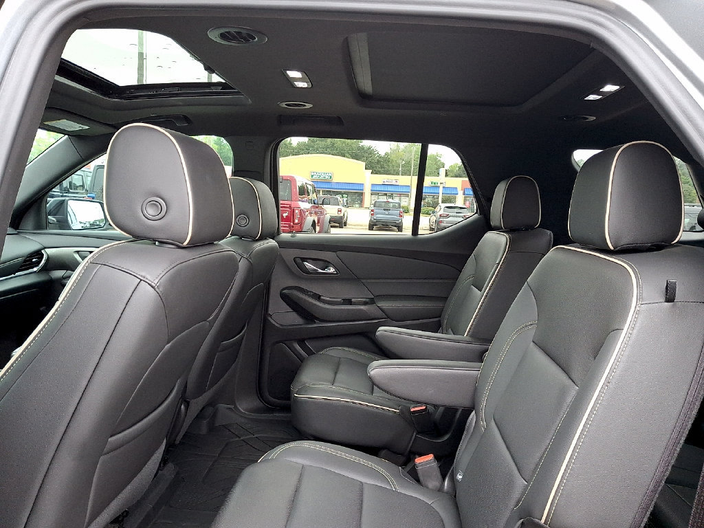 Used 2023 Chevrolet Traverse Premier w/ Redline Edition FWD image 9