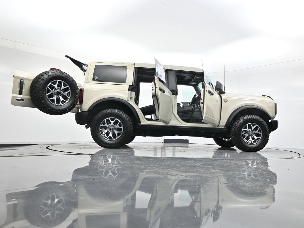 Certified 2025 Ford Bronco Badlands AWD/4WD image 58