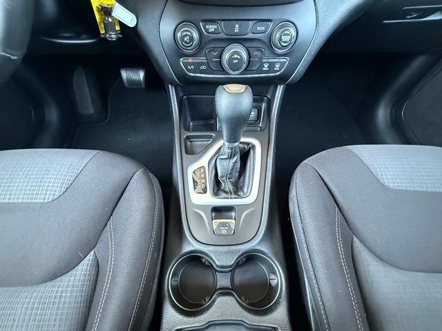 Used 2017 Jeep Cherokee Latitude w/ Safety/Convenience Group FWD image 27