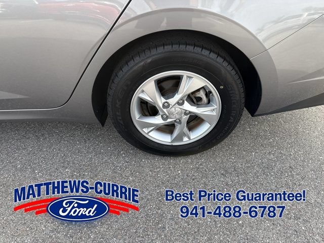 Used 2021 Hyundai Elantra SE w/ Cargo Package FWD image 14