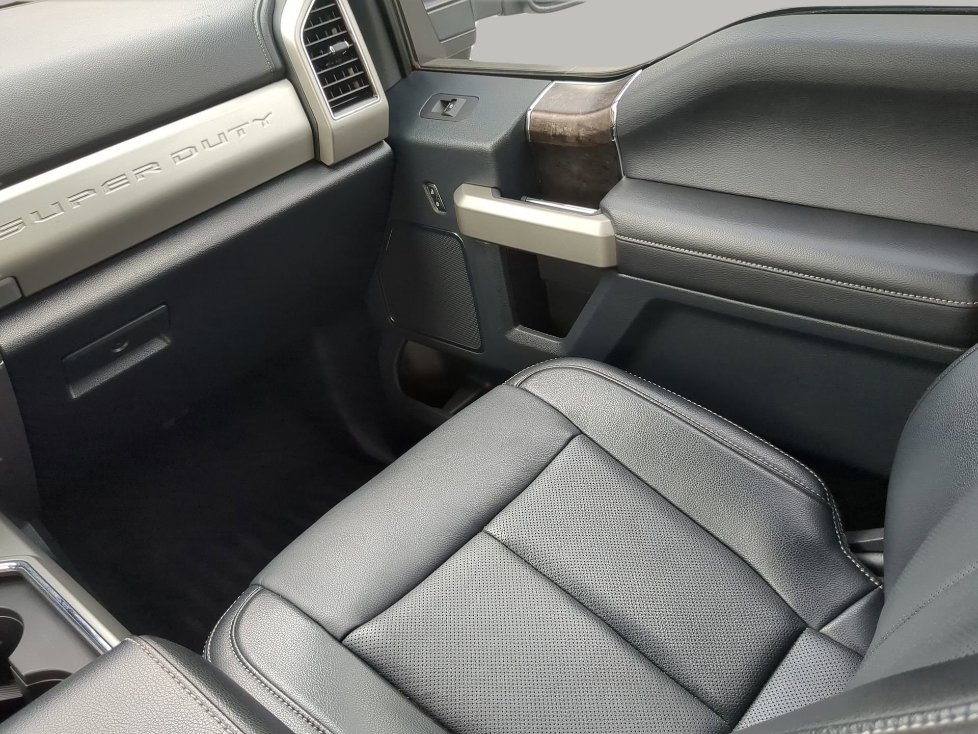 Certified 2022 Ford F350 Lariat w/ Lariat Ultimate Package image 45