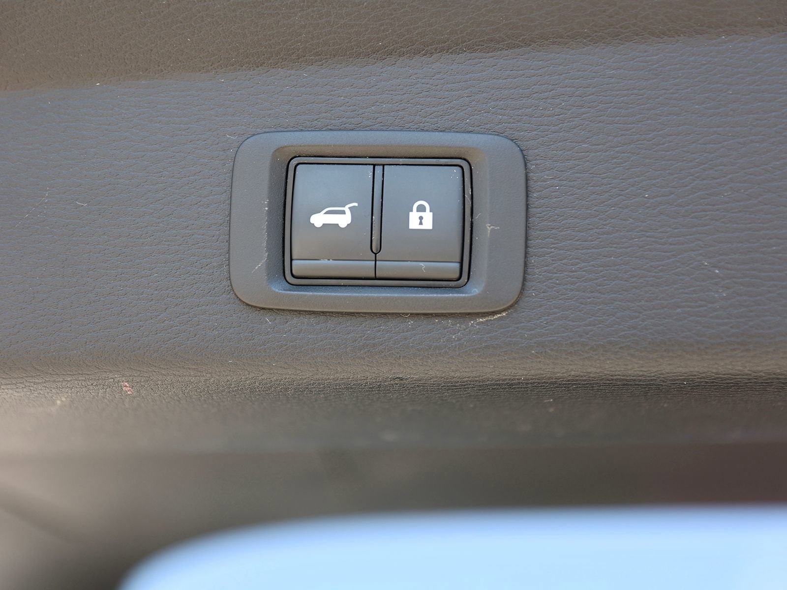 Used 2024 Mitsubishi Outlander 4WD Plug-In Hybrid image 16