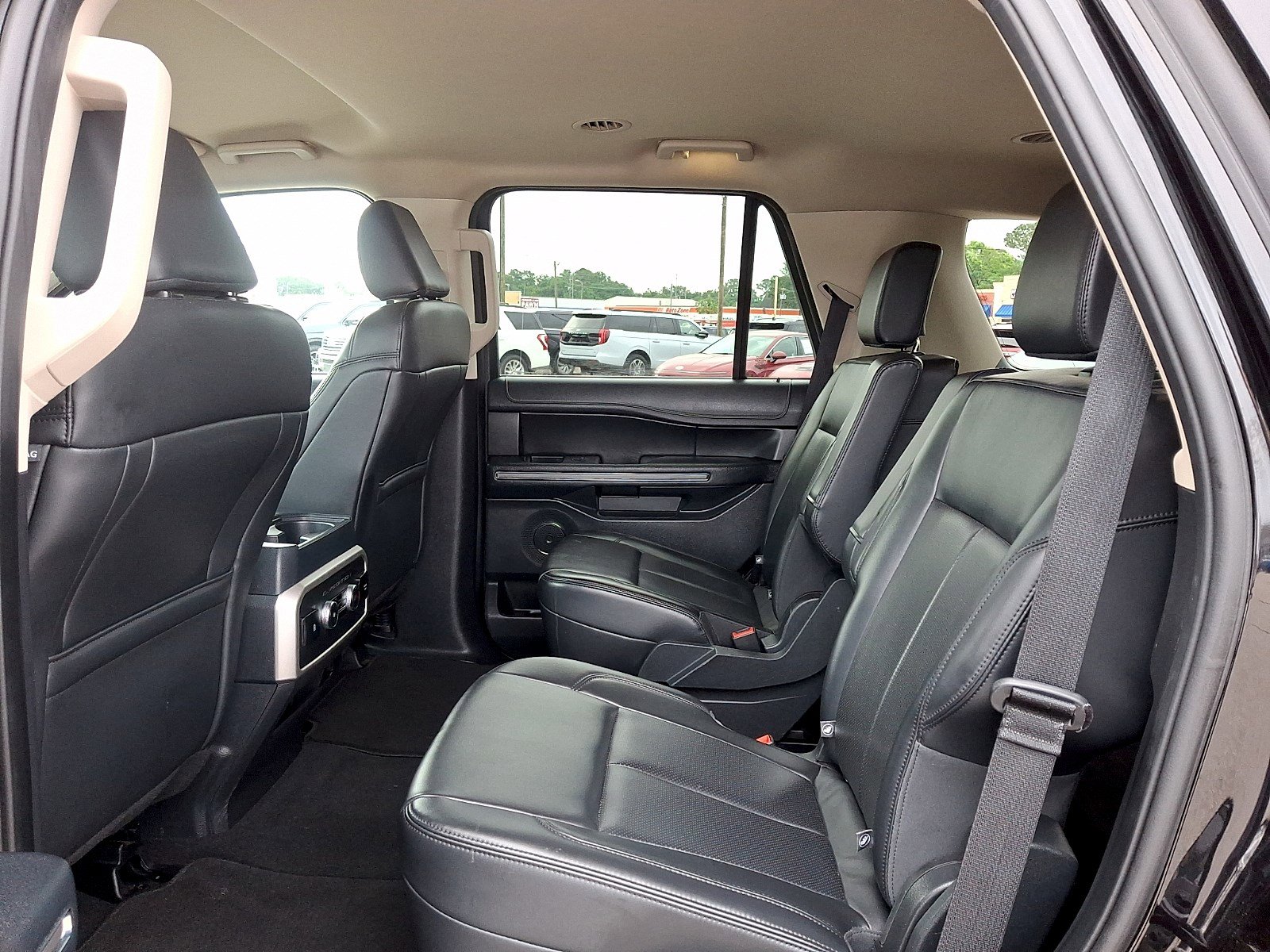 Certified 2024 Ford Expedition XLT AWD/4WD image 9