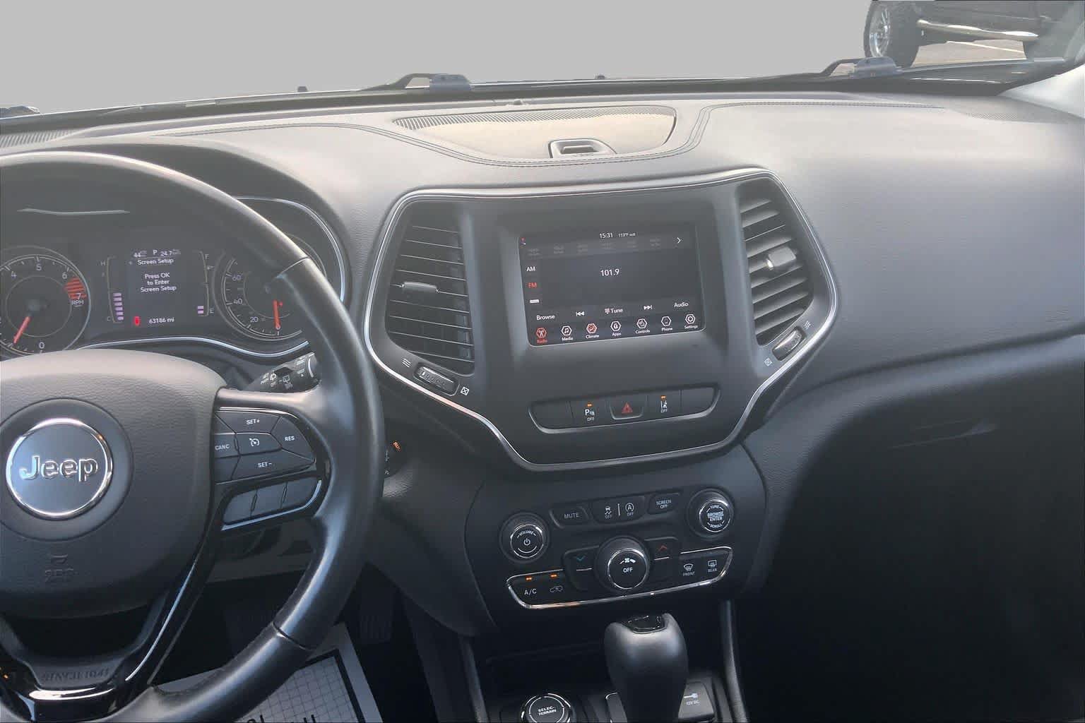 Used 2021 Jeep Cherokee Latitude Plus AWD/4WD image 7