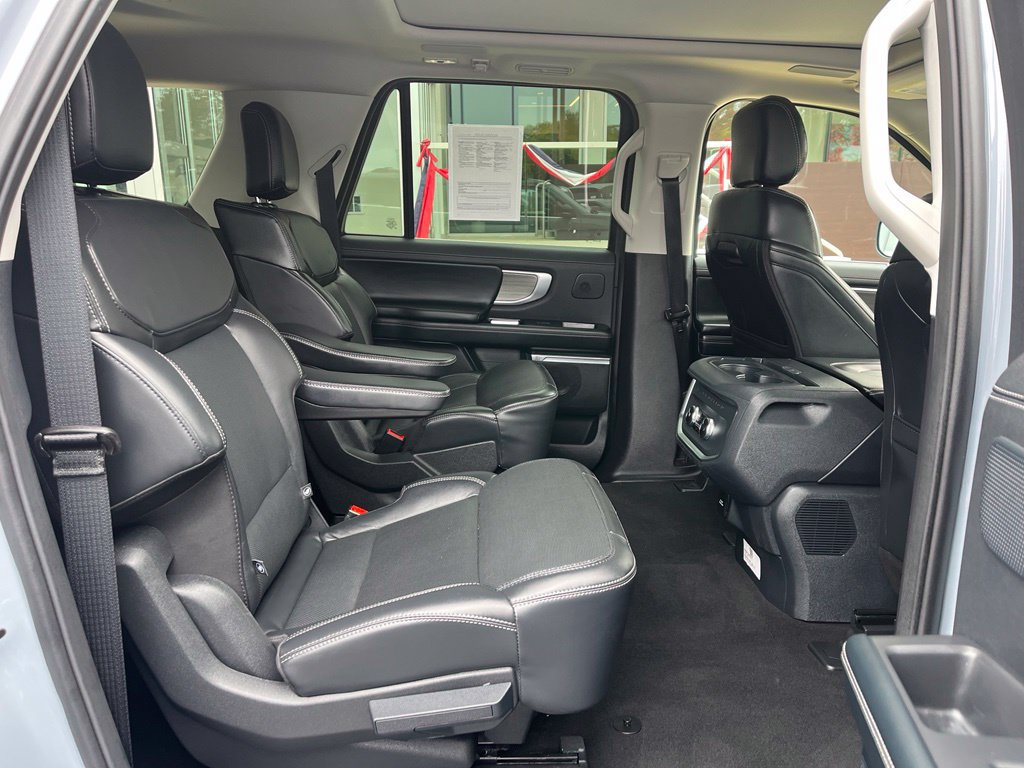 Certified 2025 Ford Expedition Max Platinum w/ Driver's Package AWD/4WD image 19