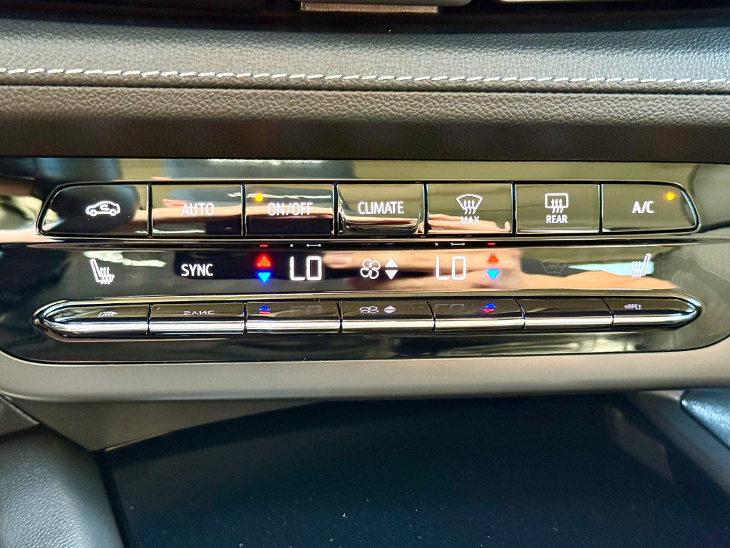 Used 2023 Buick Envision Preferred w/ Sport Touring Package AWD/4WD image 31