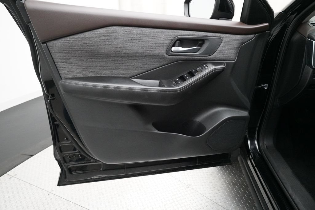 Used 2021 Nissan Rogue SV AWD/4WD image 26