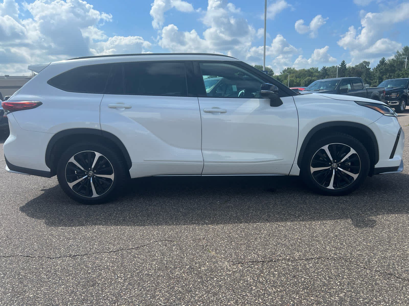 Used 2021 Toyota Highlander XSE image 6