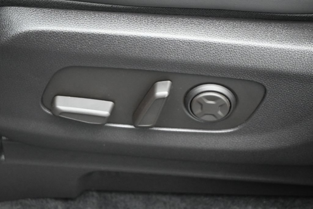 Used 2026 Kia Carnival FWD image 10