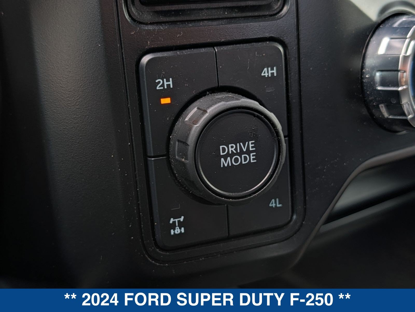 Certified 2024 Ford F250 Lariat w/ FX4 Off-Road Package AWD/4WD image 33
