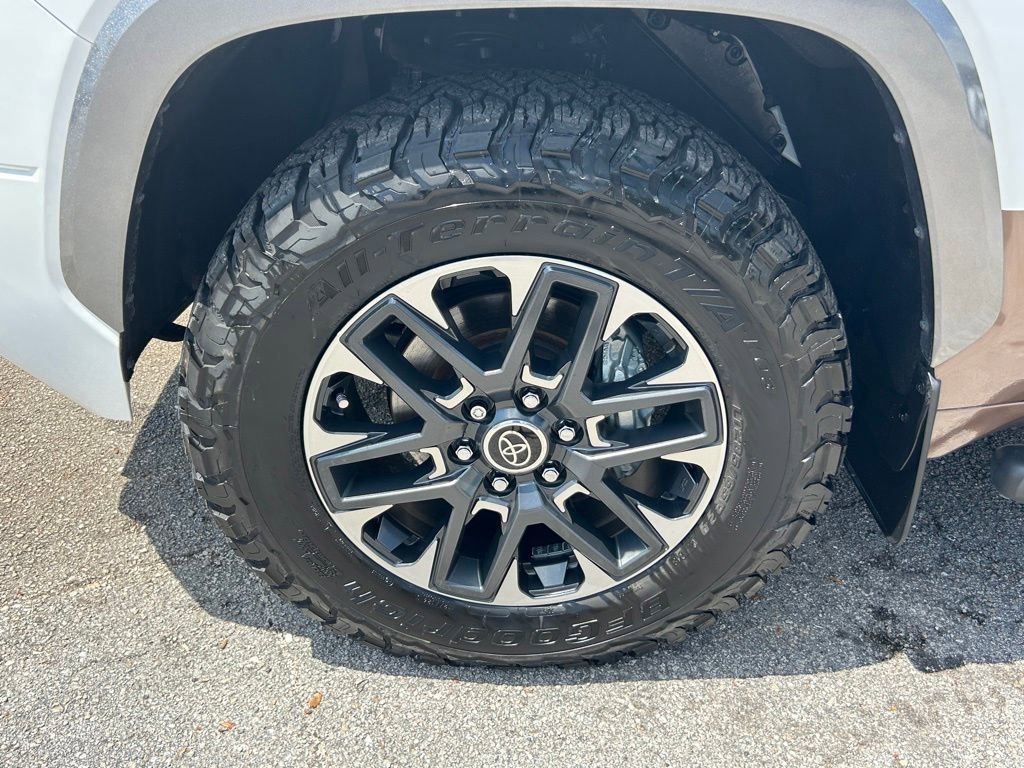 Used 2024 Toyota Tundra Limited AWD/4WD image 19