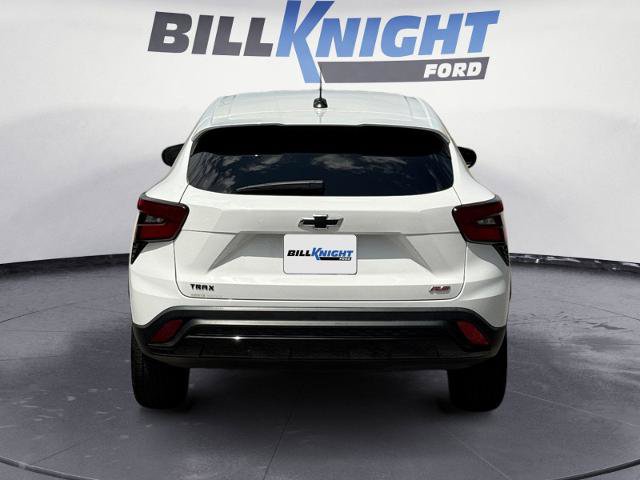 Used 2024 Chevrolet Trax RS w/ Driver Confidence Package FWD image 4
