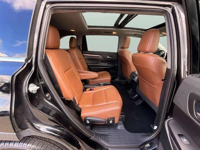 Used 2019 Toyota Highlander Limited Platinum AWD/4WD image 22