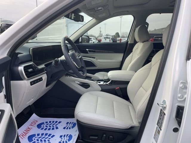 Used 2025 Kia Telluride EX w/ EX Captain's Chair Package image 17