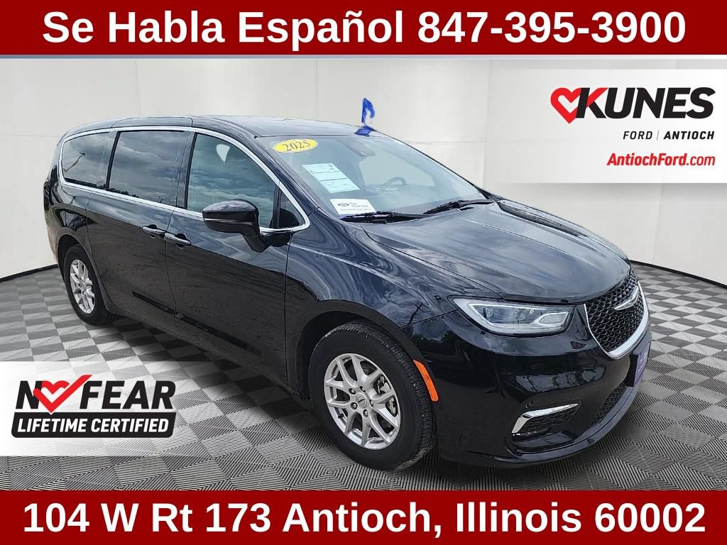 Used 2025 Chrysler Pacifica Select FWD image 15