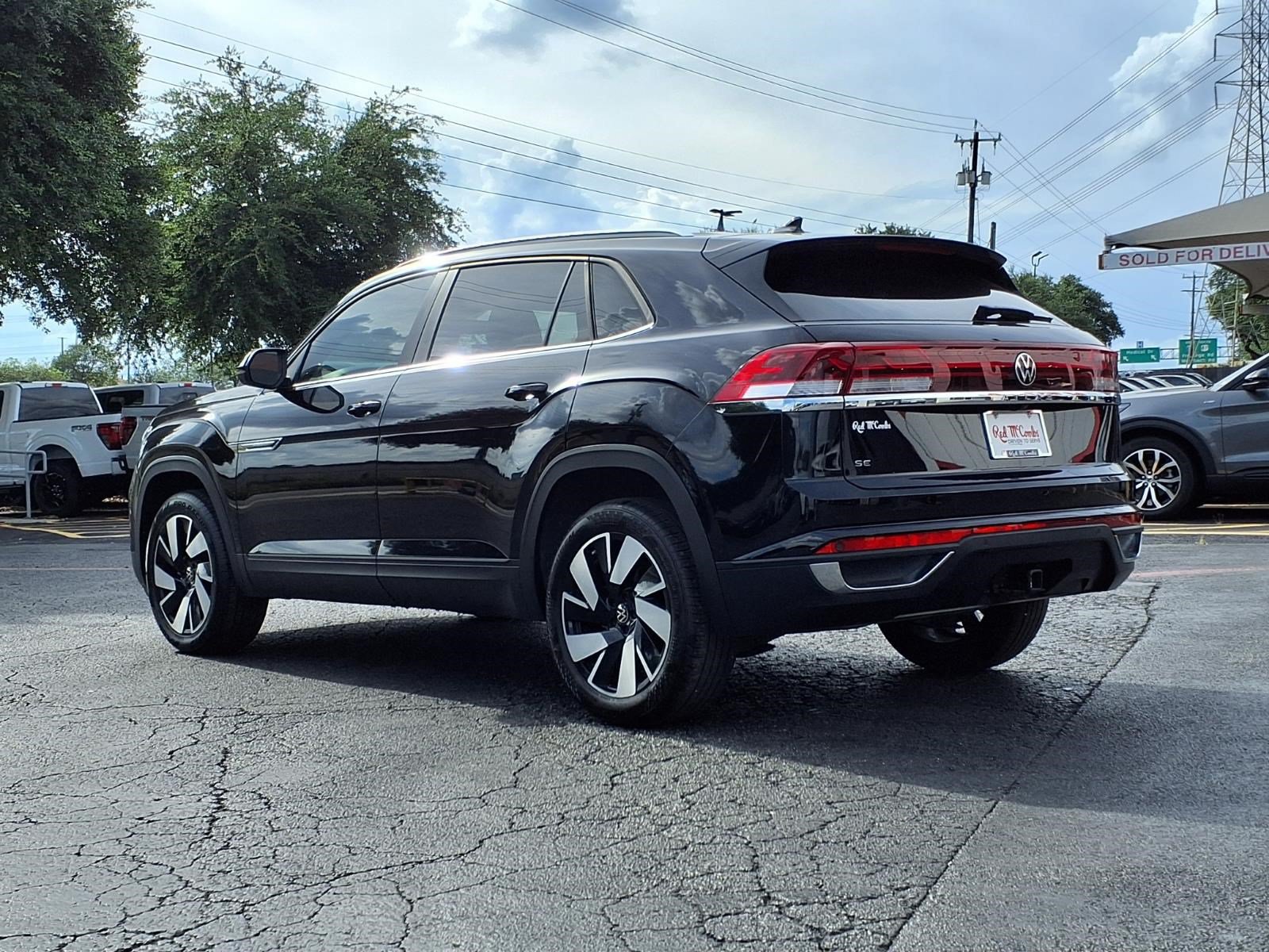 Used 2025 Volkswagen Atlas Cross Sport SE FWD image 8