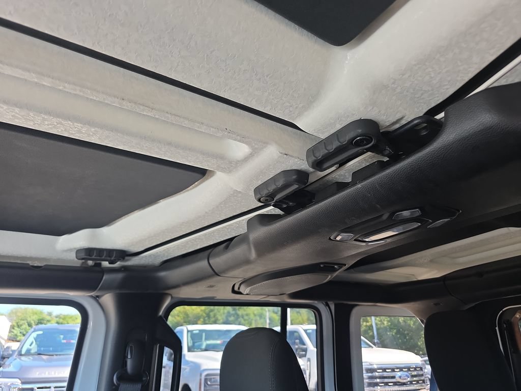 Used 2018 Jeep Wrangler Unlimited Sport S AWD/4WD image 30