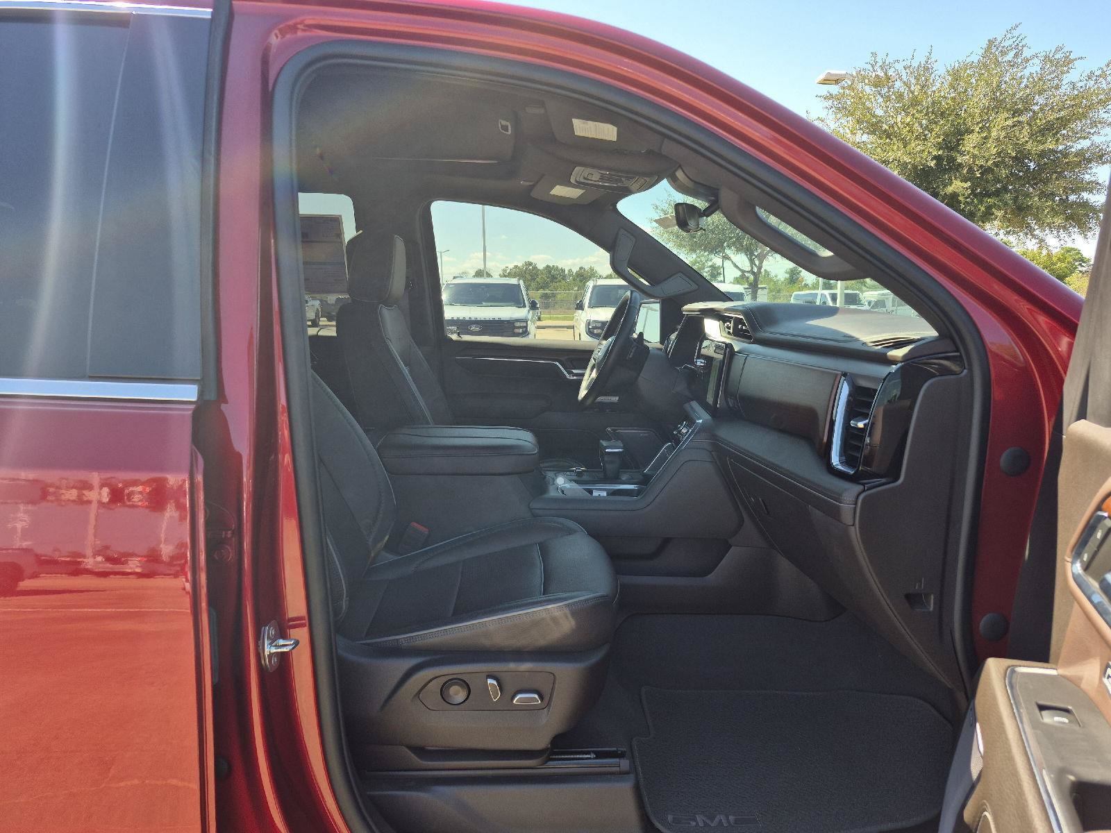 Used 2023 GMC Sierra 1500 Denali w/ Technology Package AWD/4WD image 11
