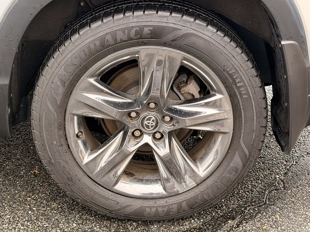 Used 2019 Toyota Highlander Limited Platinum AWD/4WD image 25