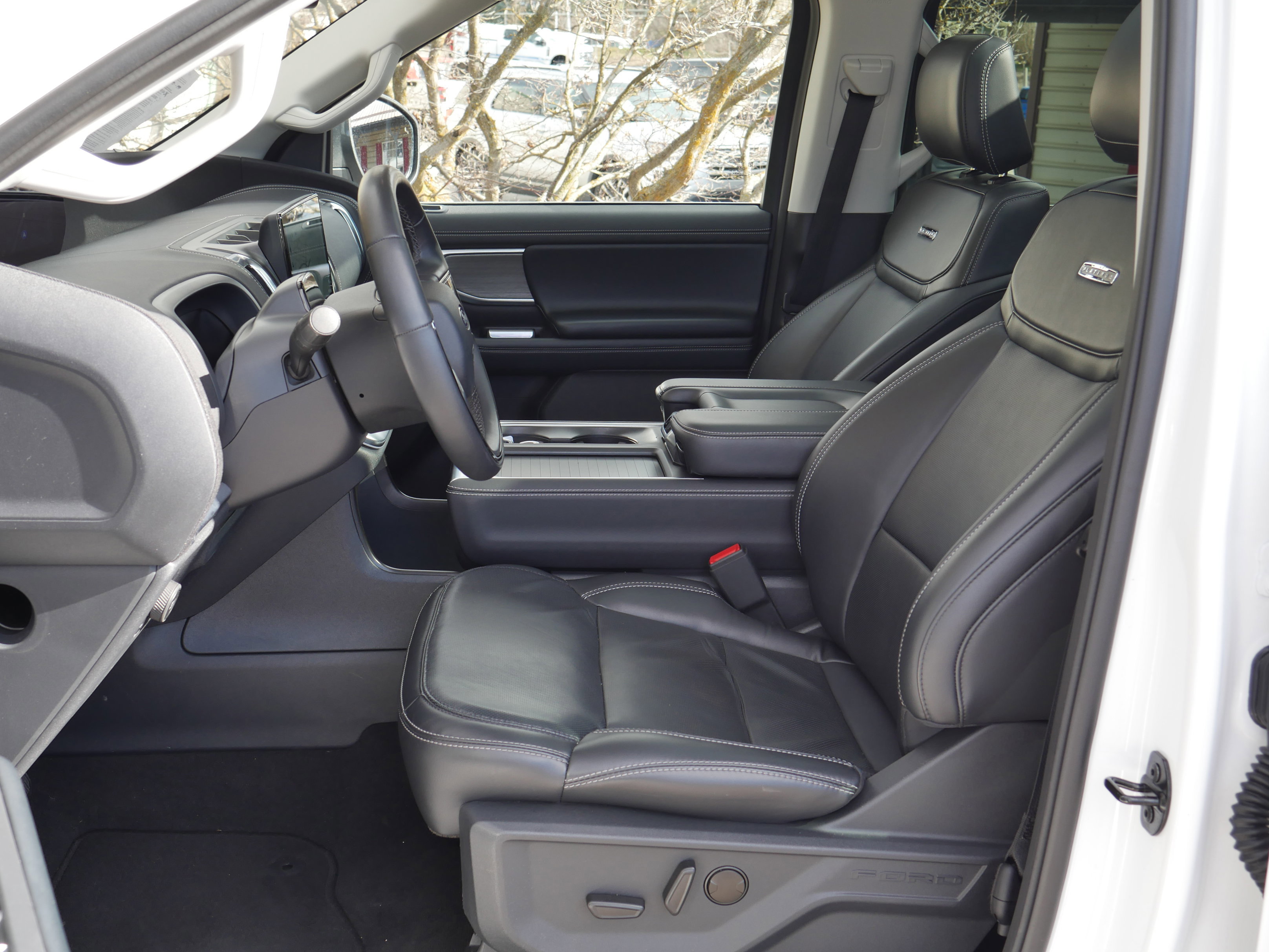 Certified 2025 Ford Expedition Max Platinum image 9