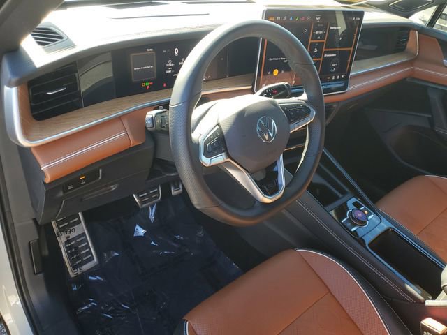 Used 2025 Volkswagen Tiguan SEL R-Line image 18